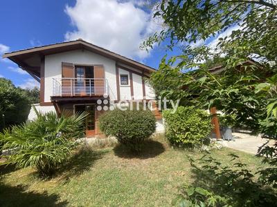 Maison - 140 m² - 6 pièces