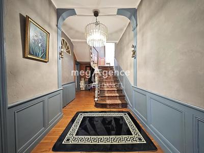 Maison - 280 m² - 10 pièces