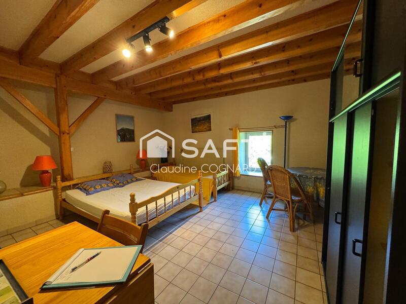 Maison - 268 m² - 11 pièces