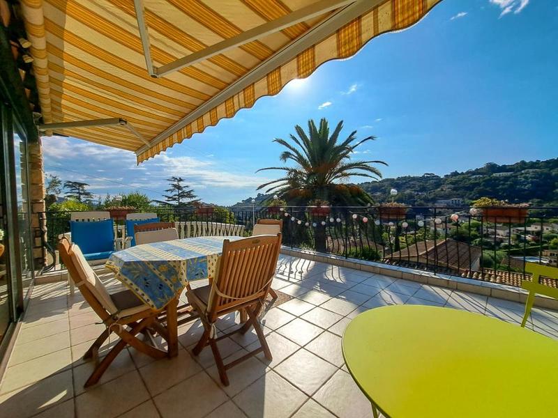 Villa - 234 m² - 9 pièces