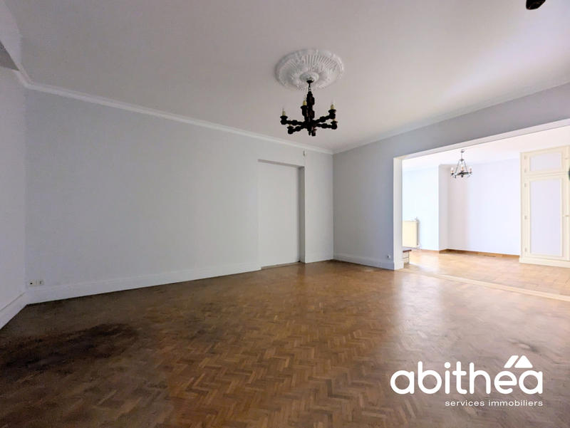 Maison - 180 m² - 8 pièces