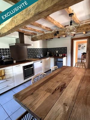 Maison - 220 m² - 7 pièces