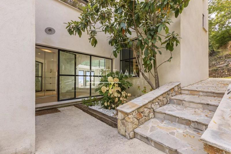 Maison - 214 m² - 7 pièces