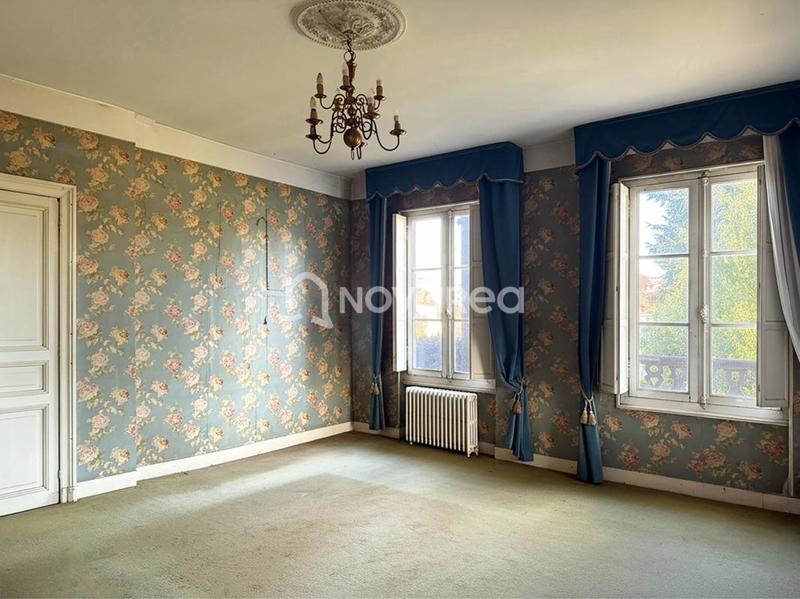 Maison - 265 m² - 10 pièces