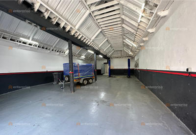 Local d'activité / Entrepôt - 144 m²