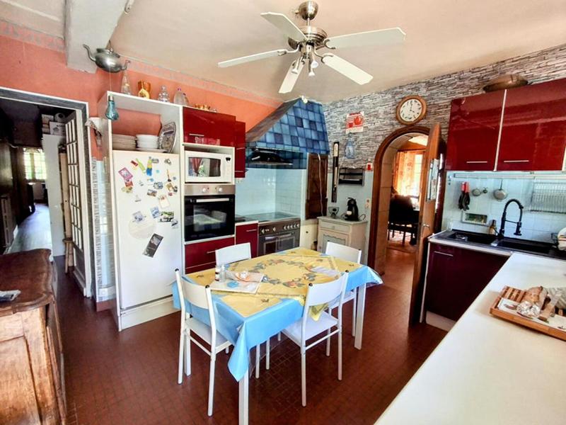 Maison - 300 m² - 8 pièces