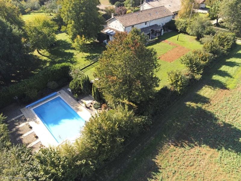 Maison en pierre - 305 m² - 10 pièces