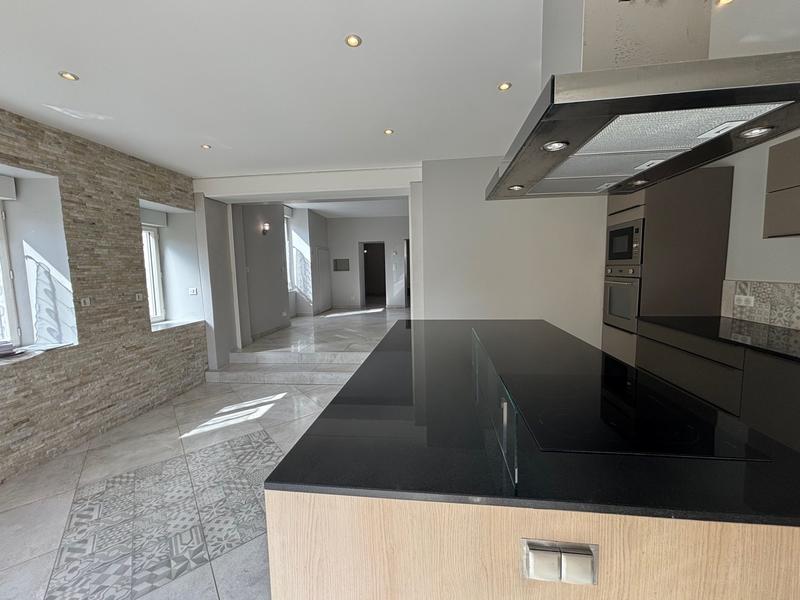 Maison - 200 m² - 8 pièces