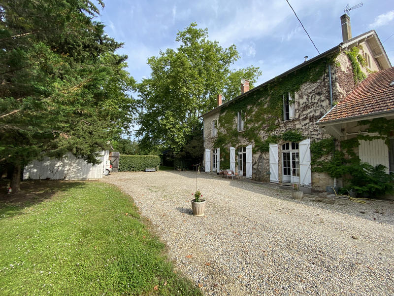Maison - 370 m² - 12 pièces