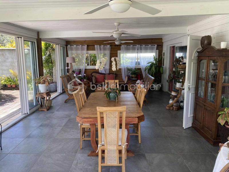 Maison - 1 186 m² - 3 pièces