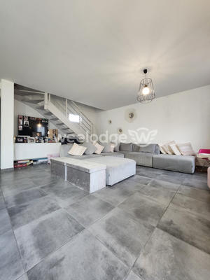 Maison - 94 m² - 4 pièces