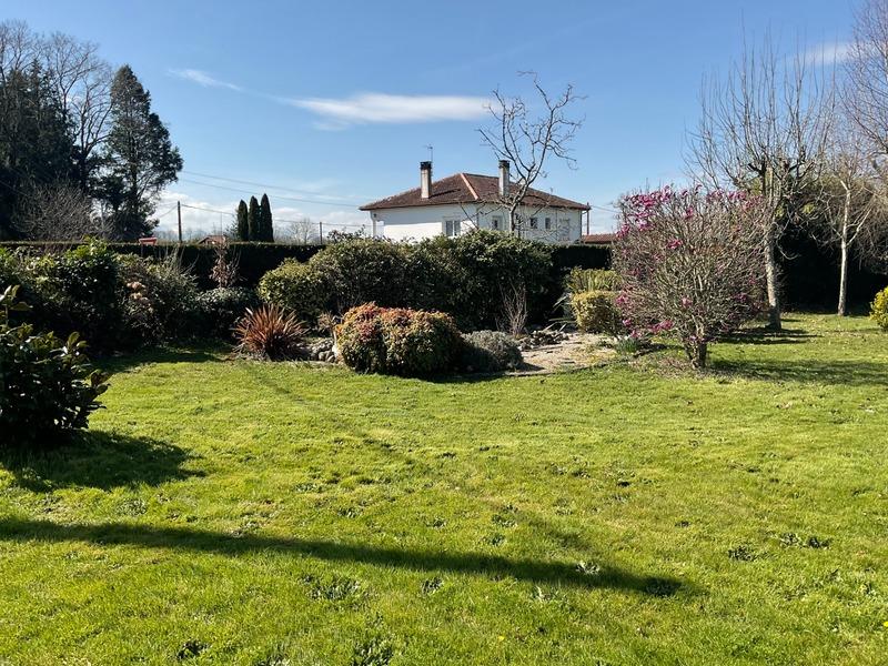 Maison - 198 m² - 8 pièces