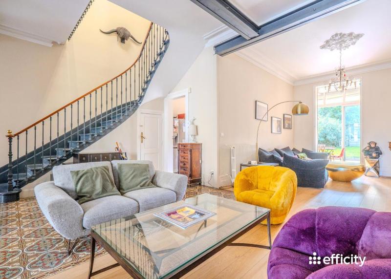 Maison bourgeoise - 250 m² - 8 pièces