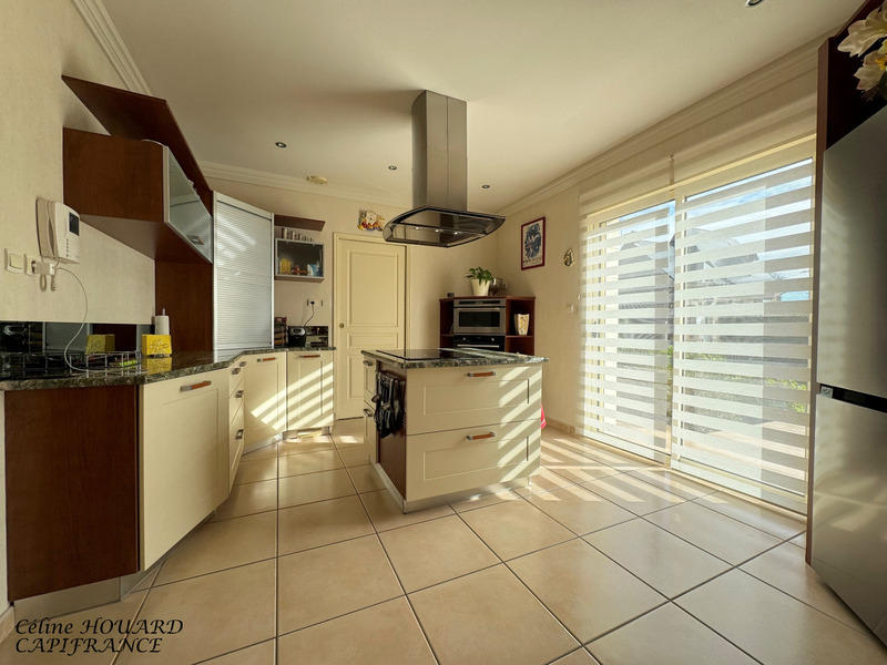 Maison - 270 m² - 9 pièces