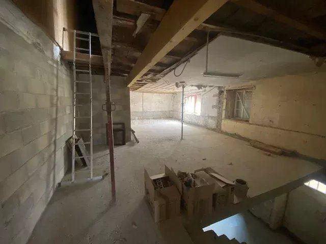 Maison - 250 m² - 6 pièces