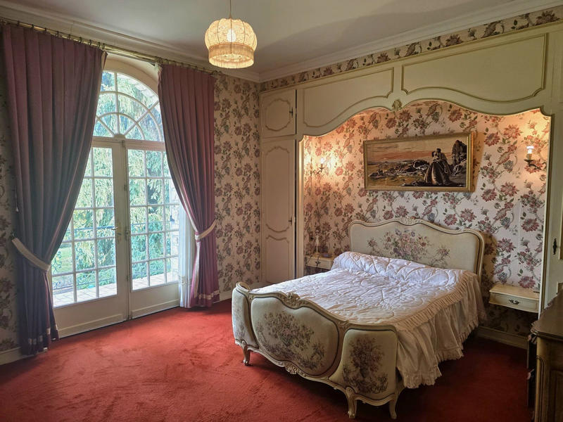 Maison - 322 m² - 11 pièces