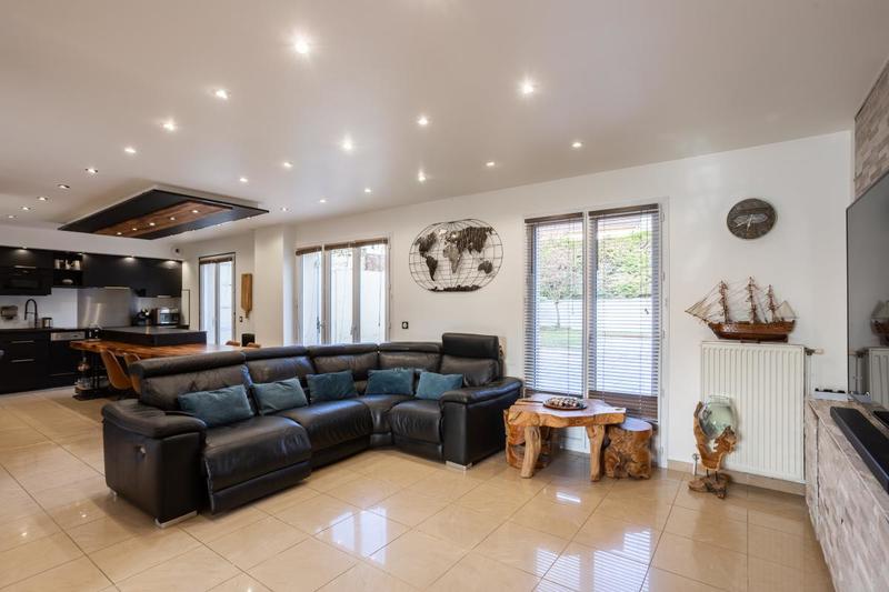 Maison - 200 m² - 7 pièces