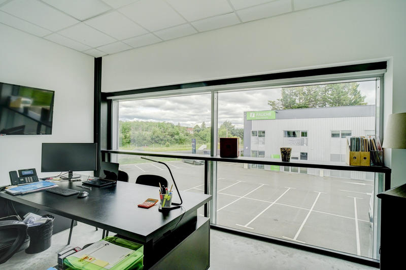 Local d'activités - 146 m²