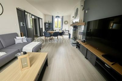 Maison - 205 m² - 9 pièces