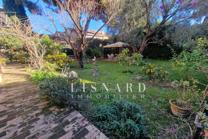 Maison - 220 m² - 5 pièces