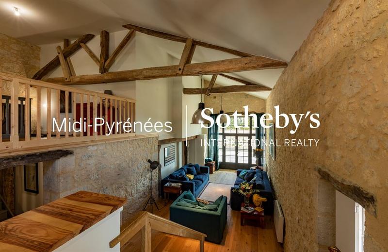 Maison - 420 m² - 9 pièces