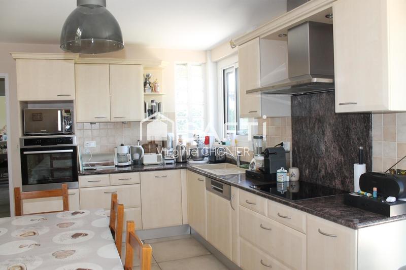 Maison - 256 m² - 6 pièces