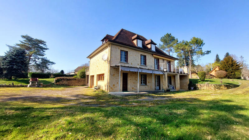 Maison - 244 m² - 8 pièces