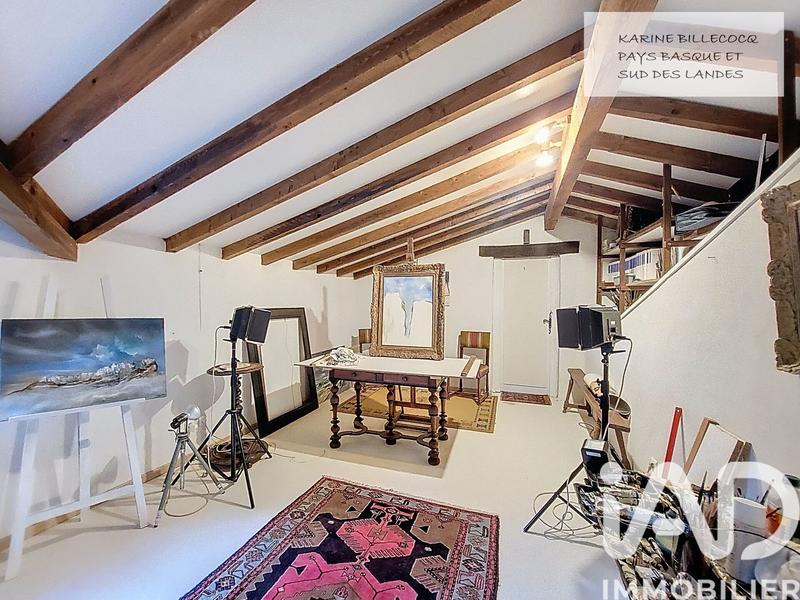 Maison - 338 m² - 12 pièces