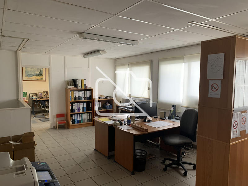 Entrepôt - 1 220 m²