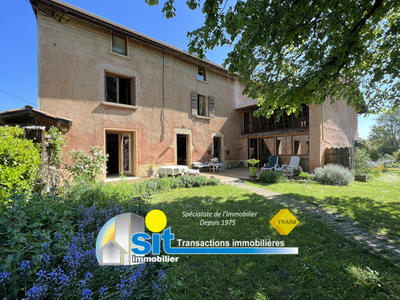 Maison - 230 m² - 8 pièces