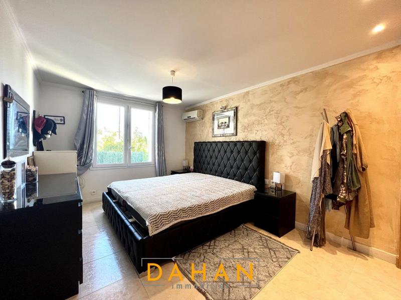 Villa - 255 m² - 6 pièces