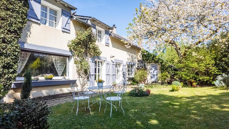 Propriété - 283 m² - 7 pièces