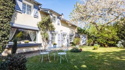 Propriété - 283 m² - 7 pièces