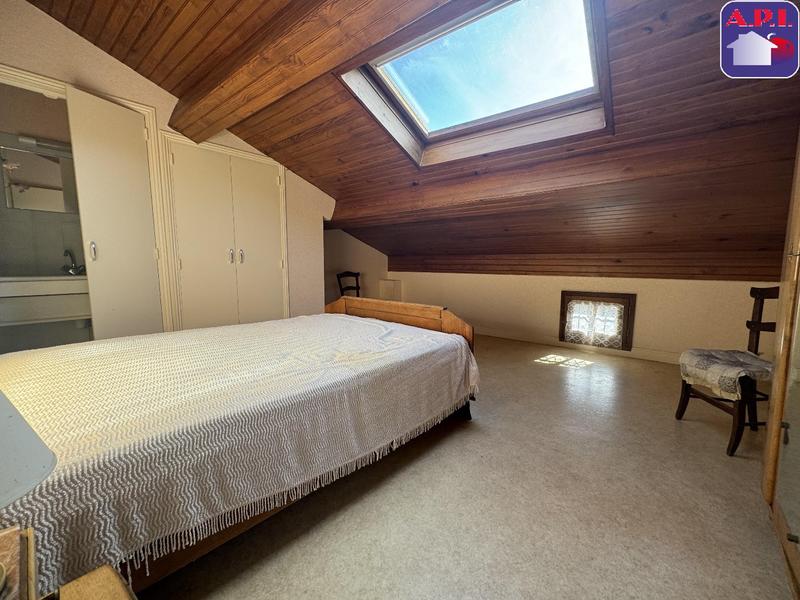 Maison - 214 m² - 9 pièces