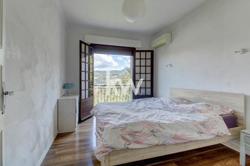 Maison - 213 m² - 10 pièces