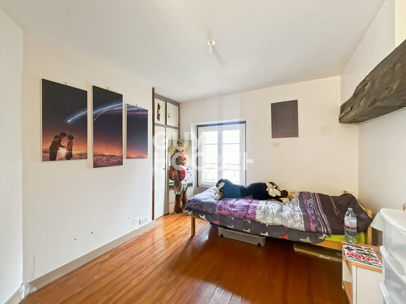 Maison - 201 m² - 7 pièces