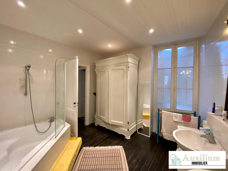 Maison ancienne - 218 m² - 6 pièces