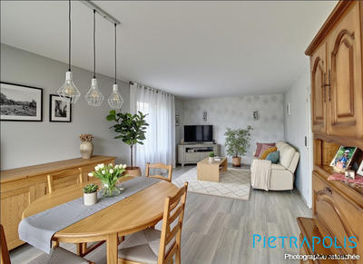 Maison traditionnelle - 176 m² - 8 pièces