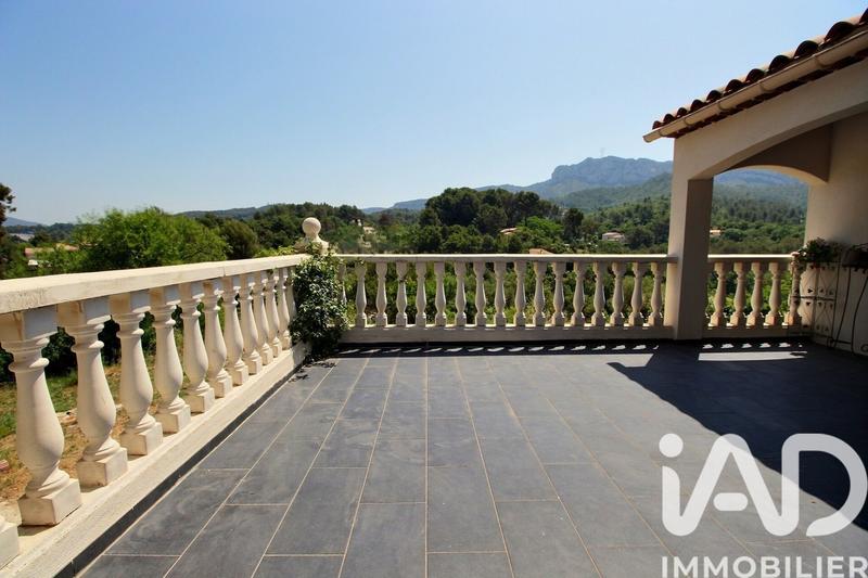 Maison - 205 m² - 9 pièces