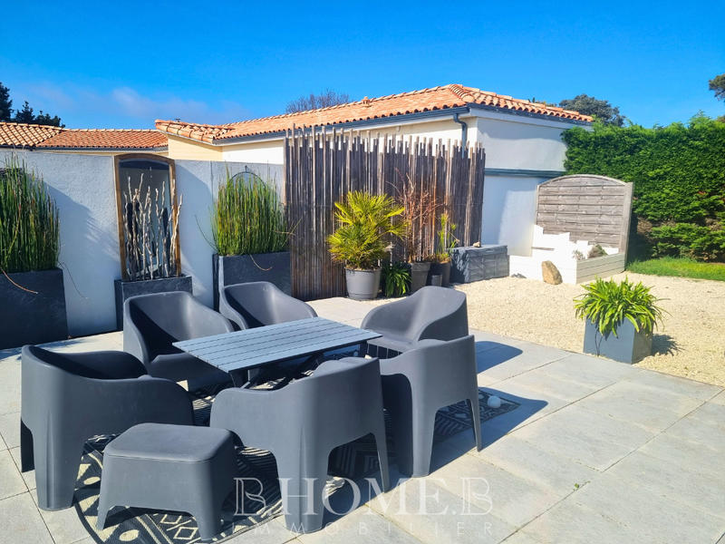 Maison - 212 m² - 10 pièces