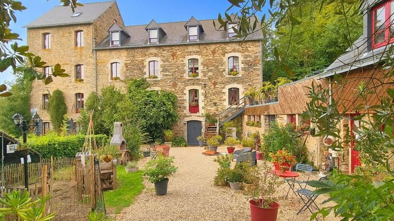 Moulin - 621 m² - 16 pièces