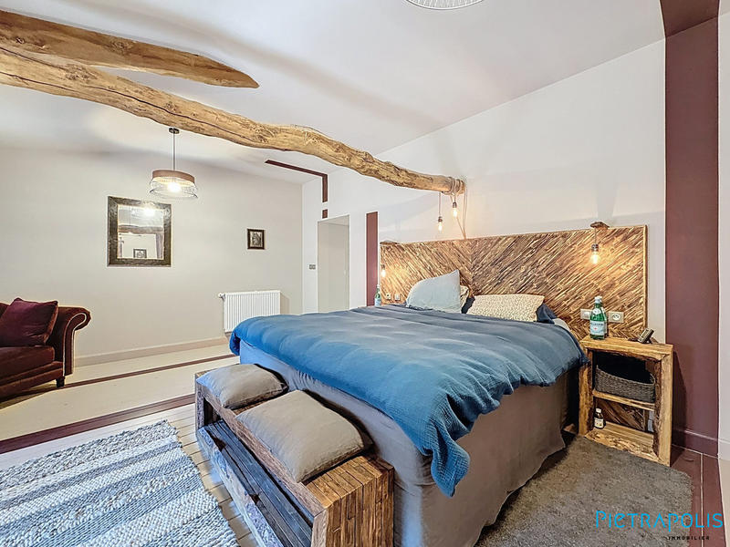 Maison - 380 m² - 5 pièces