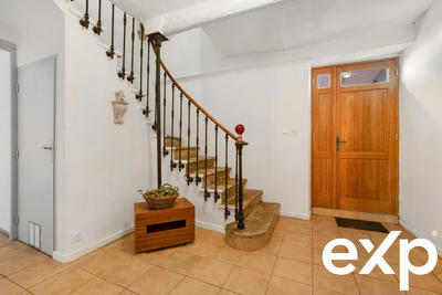 Maison - 330 m² - 10 pièces