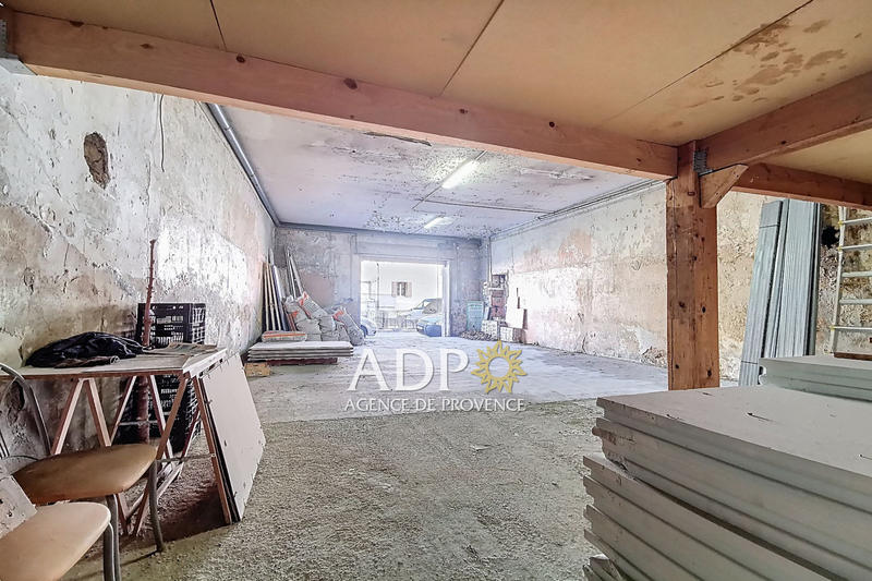 Parking / Garage - 96 m²