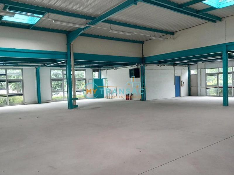 Entrepôt - 458 m²