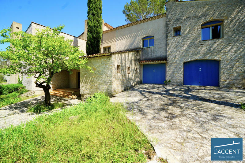 Maison - 435 m² - 8 pièces