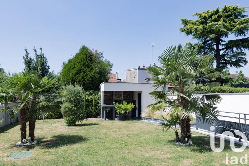 Maison - 205 m² - 7 pièces