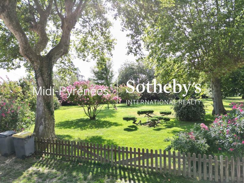 Maison - 542 m² - 15 pièces