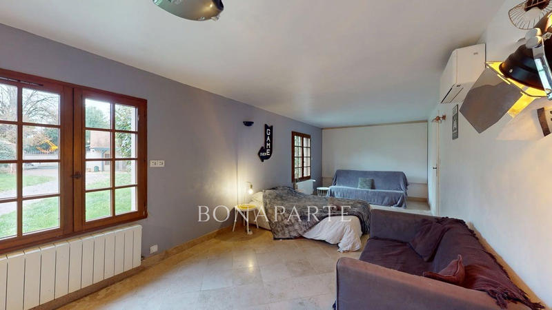 Maison - 367 m² - 16 pièces