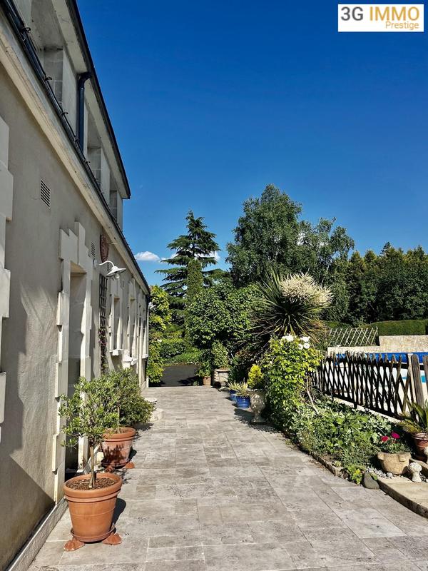 Propriété - 240 m² - 10 pièces